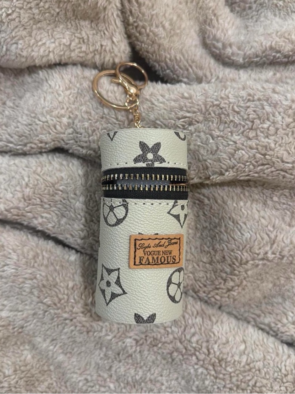Famous Vogue New Cream Monogram Key & Card Holder with Gold Keyring